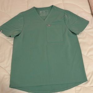 Figs scrub top